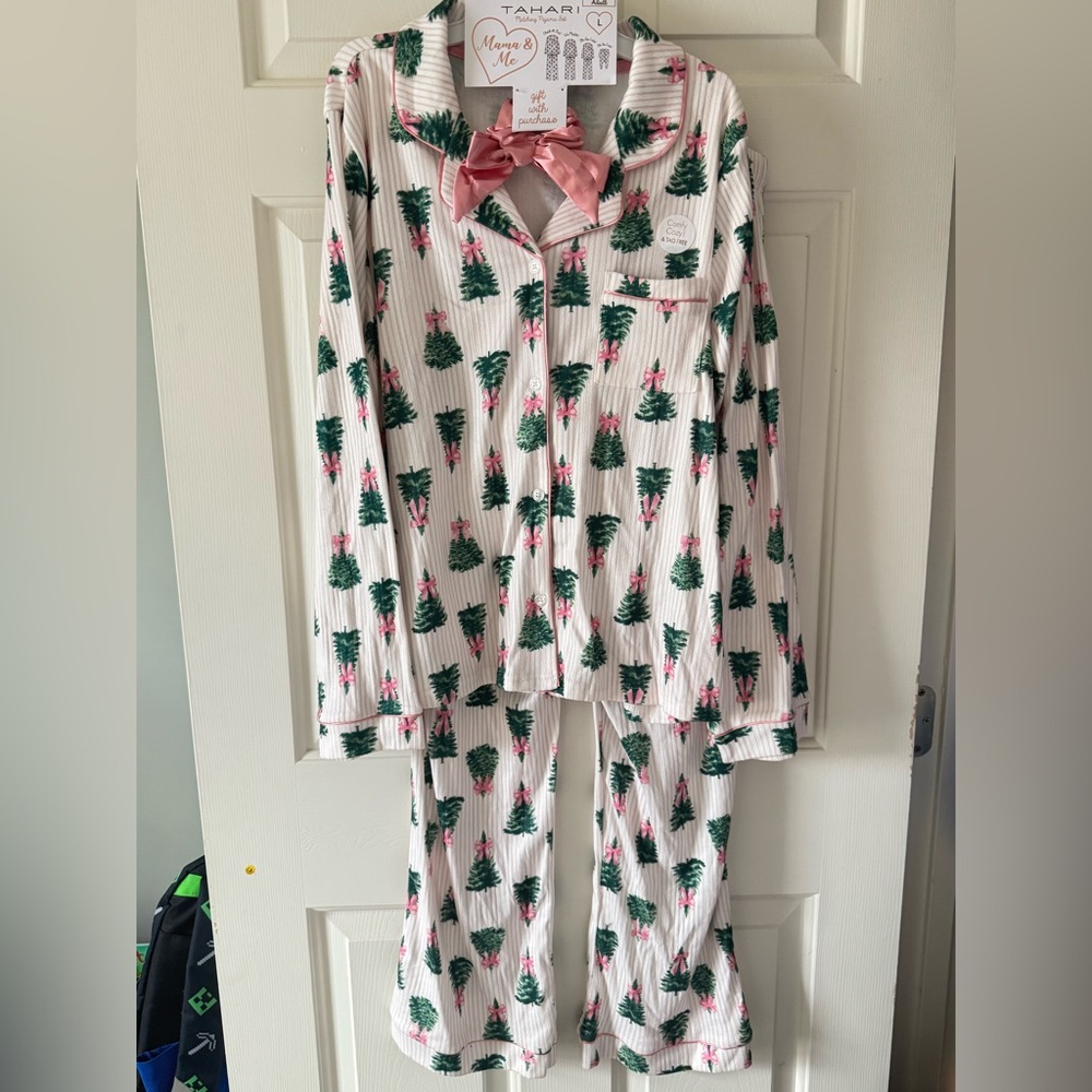 Tahari Pink and Green Tree Print Pajamas Large